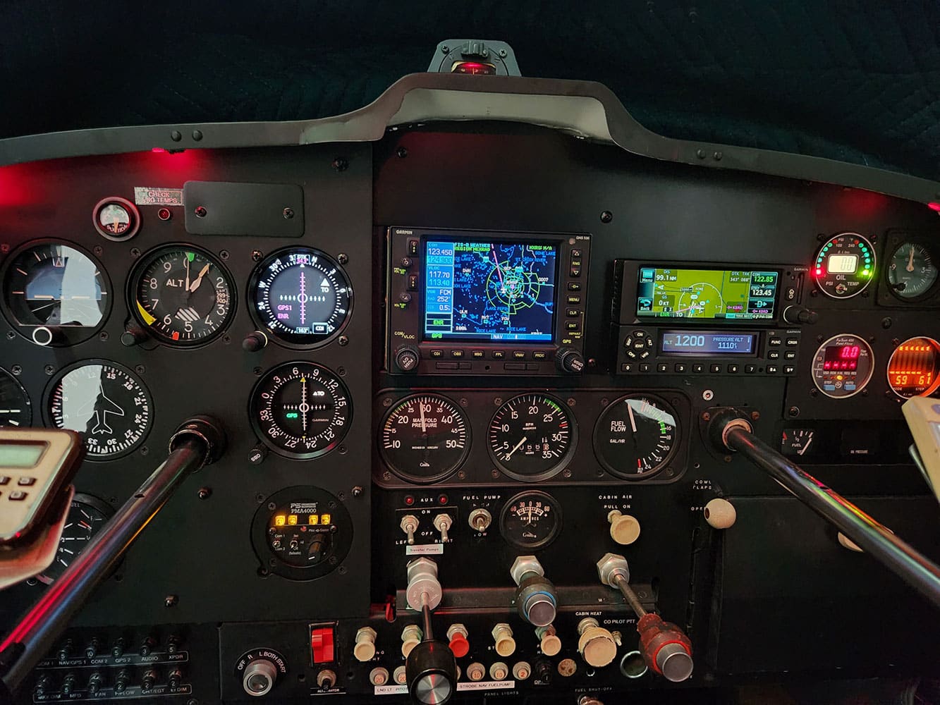 Cessna-Skywagon-142038-8MA 1963 Cessna 185B Skywagon panel