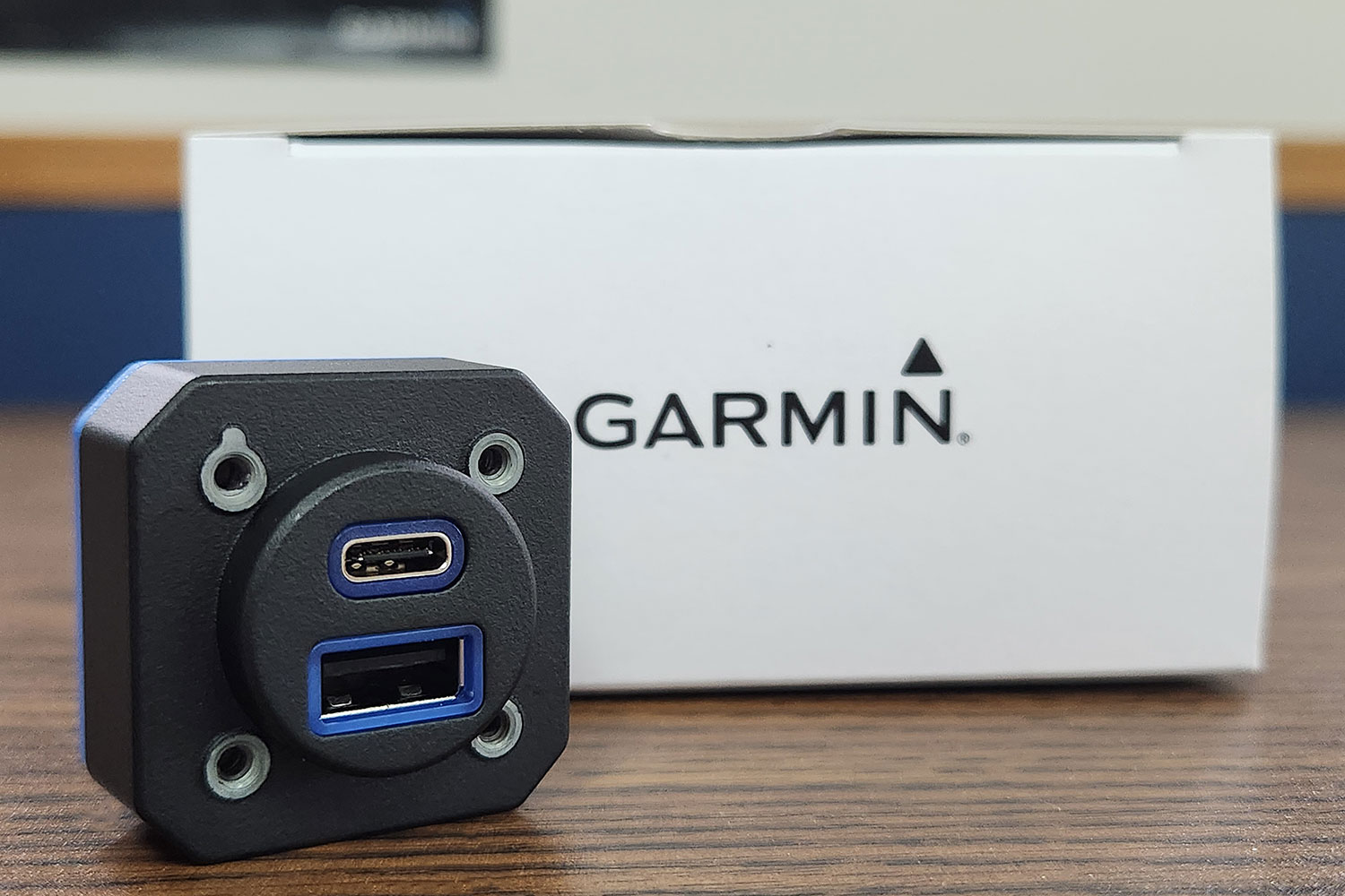 Garmin GSB 15 USB Power & Charging for Aircraft, featured view