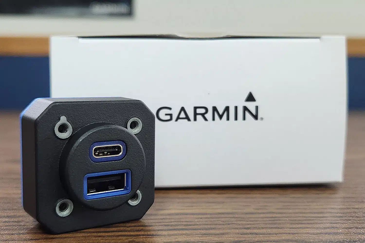 Garmin GSB 15 USB Power & Charging for Aircraft, featured view